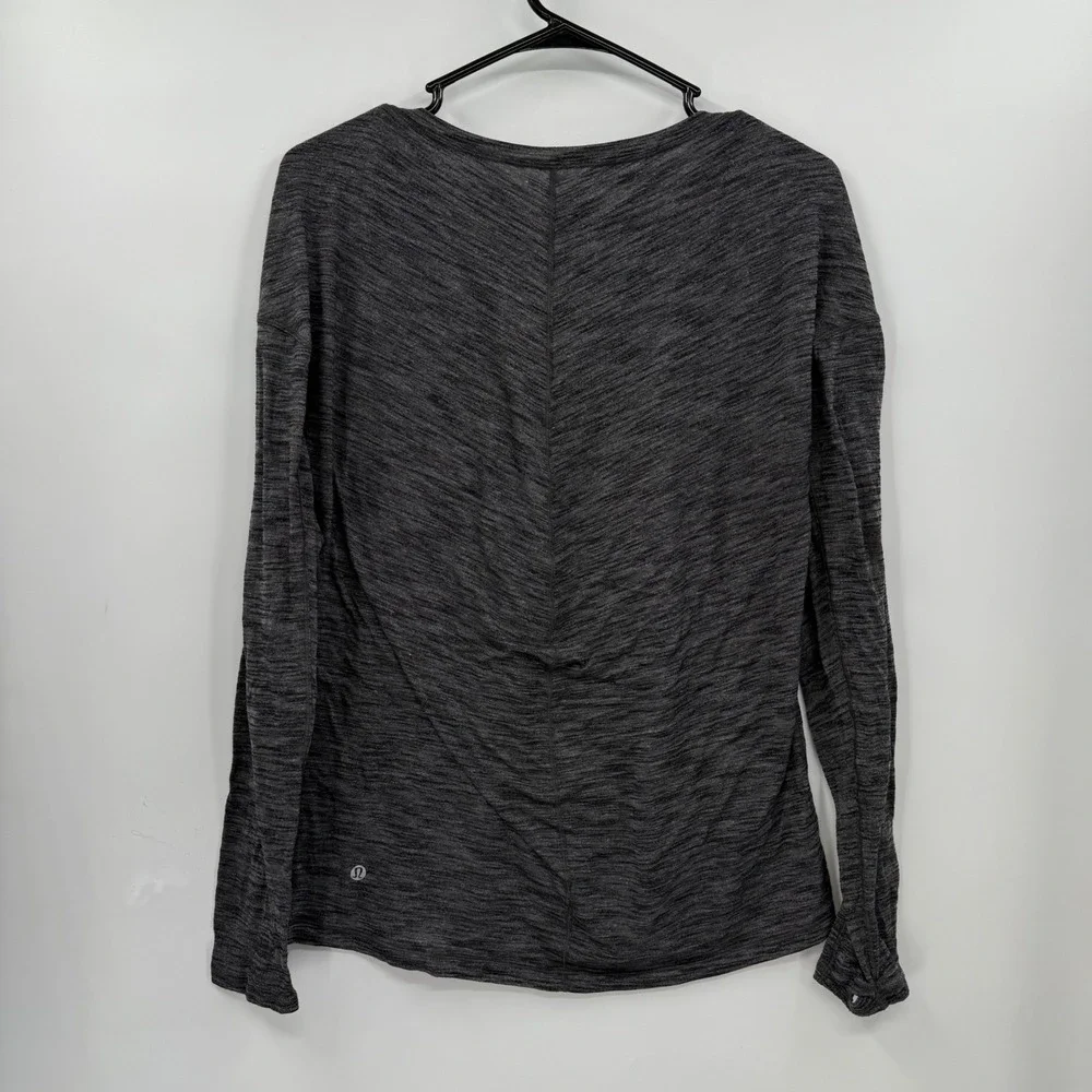 Lululemon Heathered Grey Long Sleeve V Neck Athletic Top Women Size‎ 8